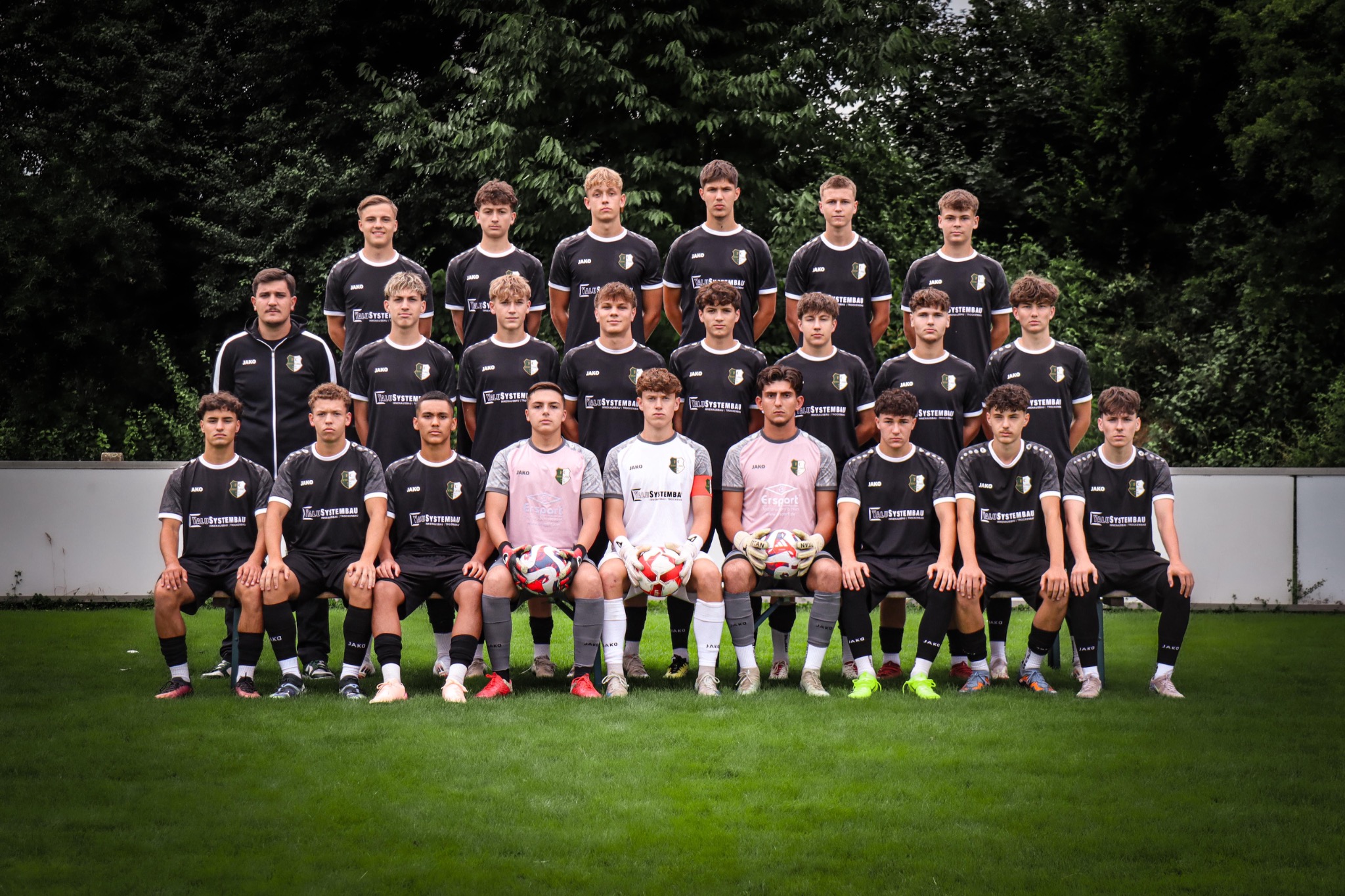 Mannschaftsfoto auf dem Fußballplatz